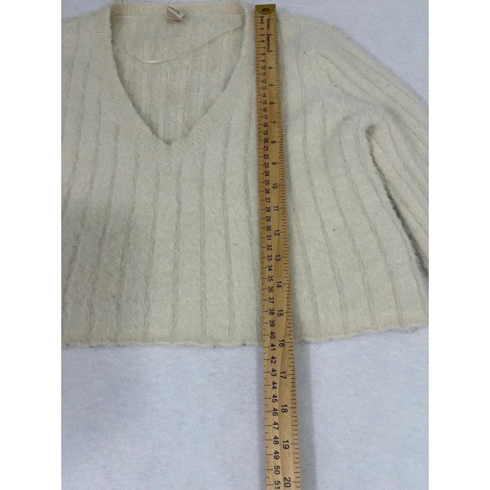 Urban Outfitters Sweater‎ Medium Fuzzy Knit V Neck Cropped Ribbed Soft Cream